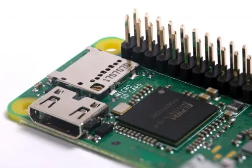Raspberry Pi Zero W WH with Pre-Soldered Header - Image 5