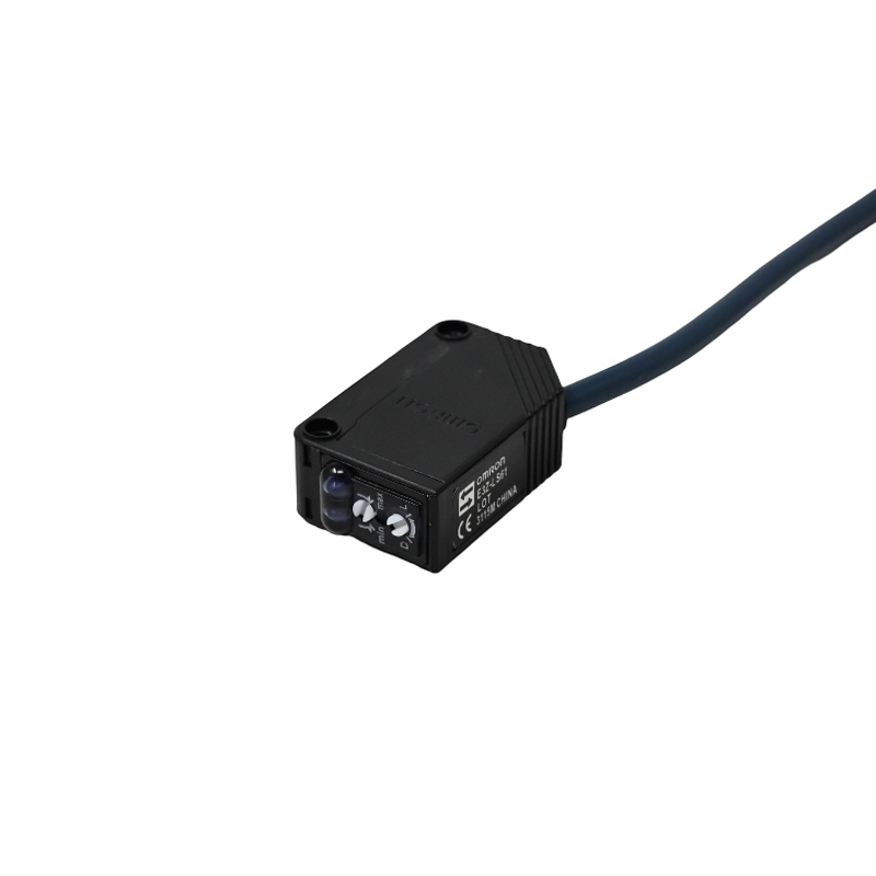 Omron E3Z-LS61 Distance-Settable Photoelectric Sensor, NPN Open-Collector, 12-24VDC, 670nm Red LED, 1ms Response, IP67, Sensing Distance 20-200mm Adjustable