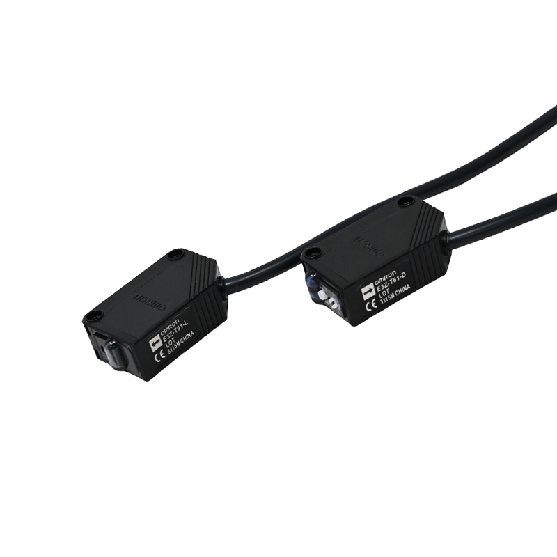 Omron E3Z-T61 Through-Beam Photoelectric Sensor, NPN Open-Collector, 12-24 VDC, 15 m Sensing, IP67